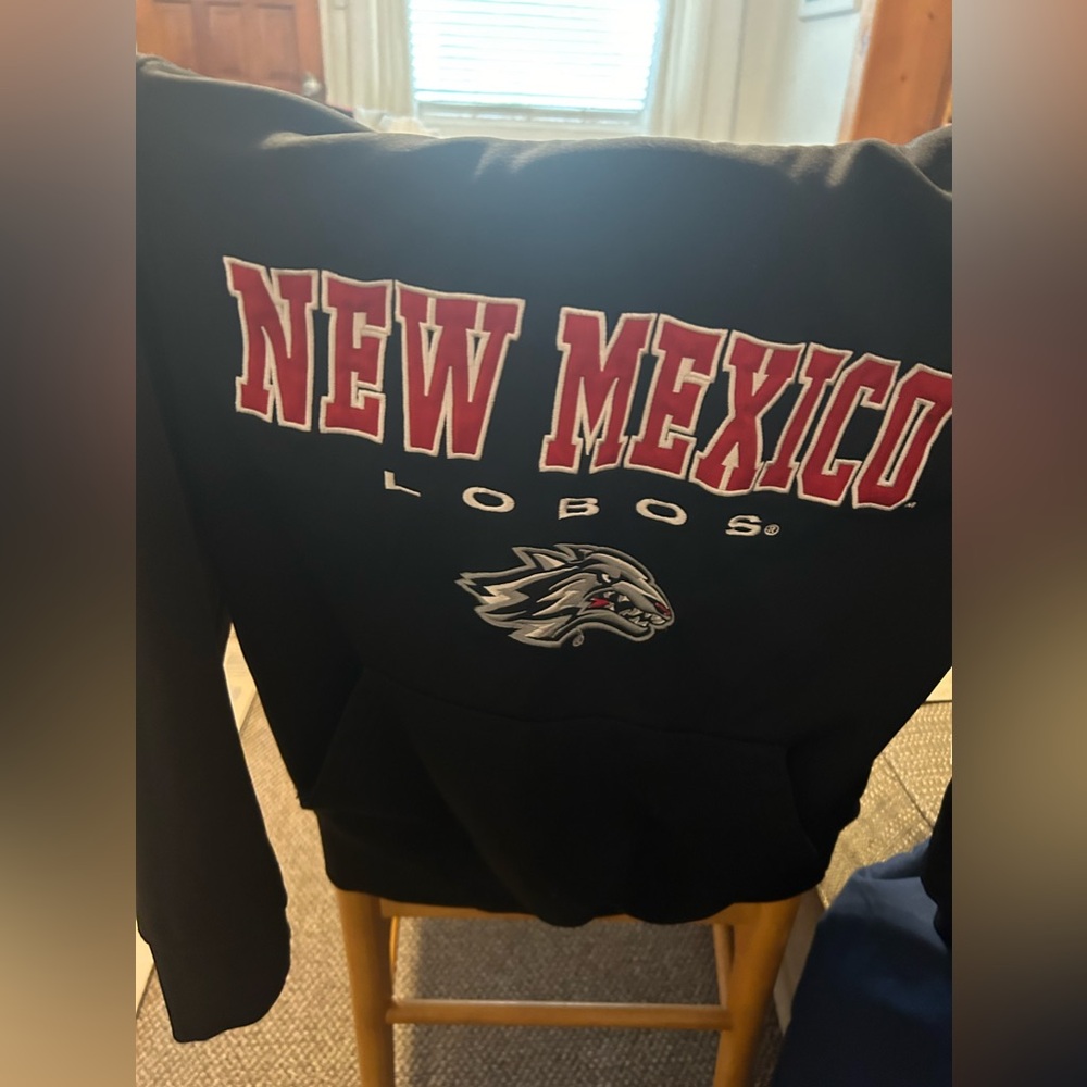 Kids black with red New Mexico lobos hoodie pullover sz M